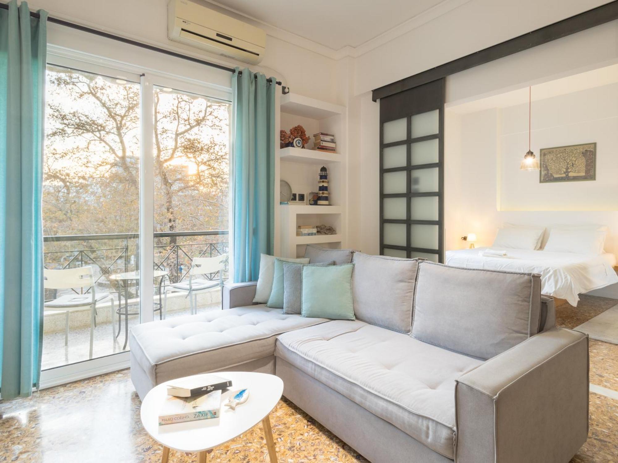 The Flat, Downtown * Βόλος